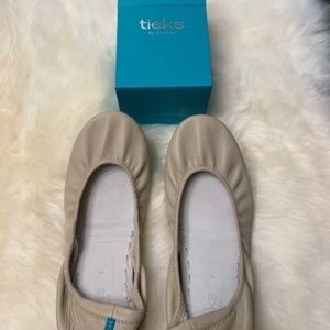 Ballet Flats Siz 9 / Tieks by Gavrieli / Color: Cream (Off-White)